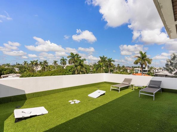 1736 SE 14th St, Fort Lauderdale FL 33316