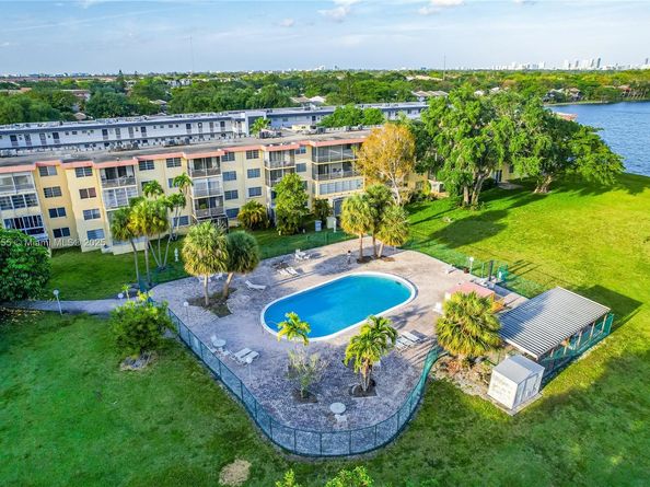 445 NE 195th St 330, Miami FL 33179