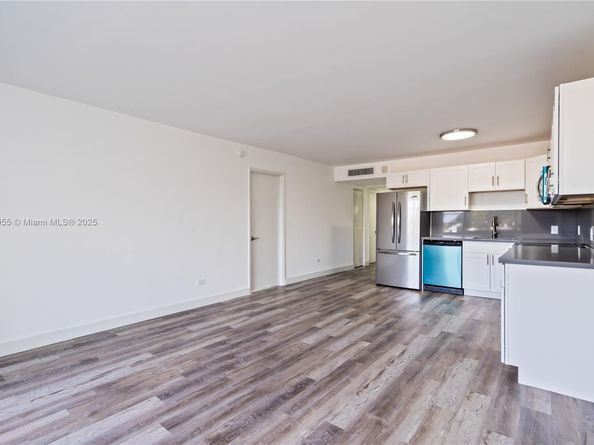 445 NE 195th St 330, Miami FL 33179