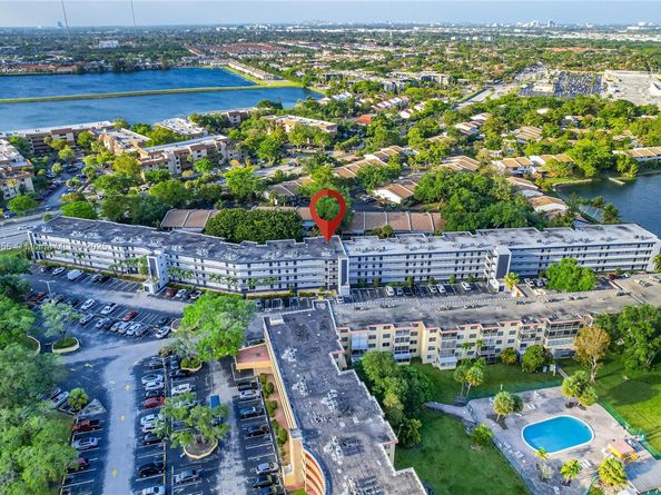 445 NE 195th St 330, Miami FL 33179