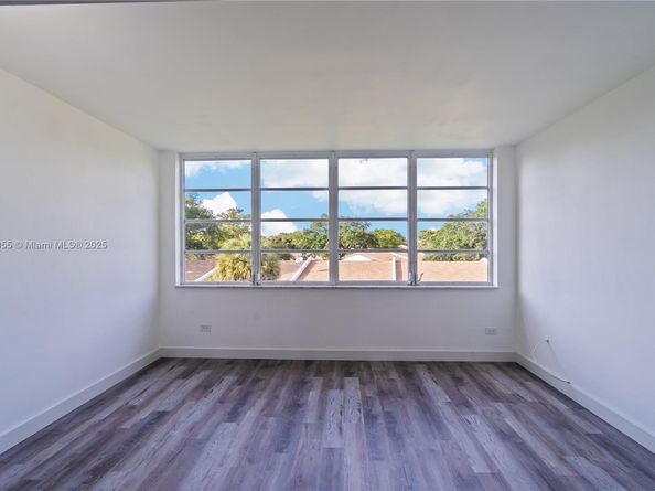 445 NE 195th St 330, Miami FL 33179
