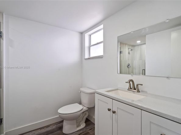445 NE 195th St 330, Miami FL 33179