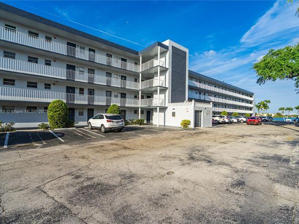 445 NE 195th St 330, Miami FL 33179