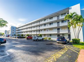445 NE 195th St 330, Miami FL 33179