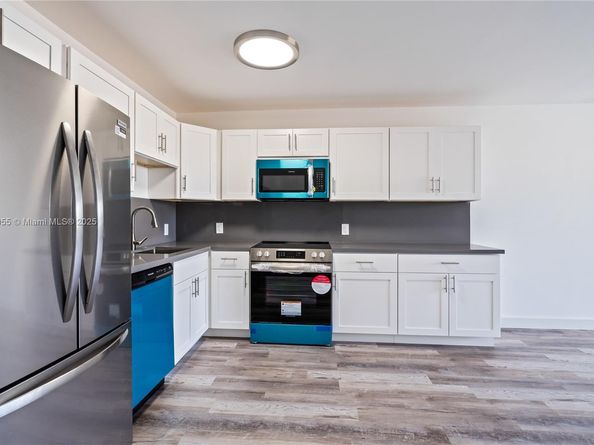 445 NE 195th St 330, Miami FL 33179