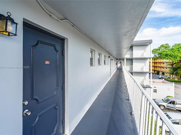 445 NE 195th St 330, Miami FL 33179