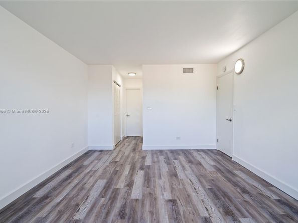 445 NE 195th St 330, Miami FL 33179