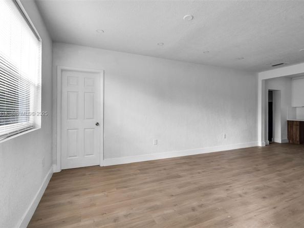 975 NW 134th St, North Miami FL 33168