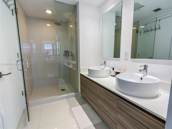 121 NE 34th St 908, Miami FL 33137