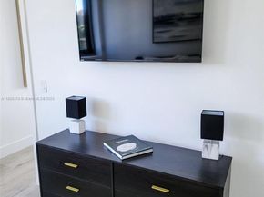 121 NE 34th St 908, Miami FL 33137