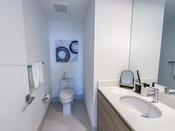 121 NE 34th St 908, Miami FL 33137