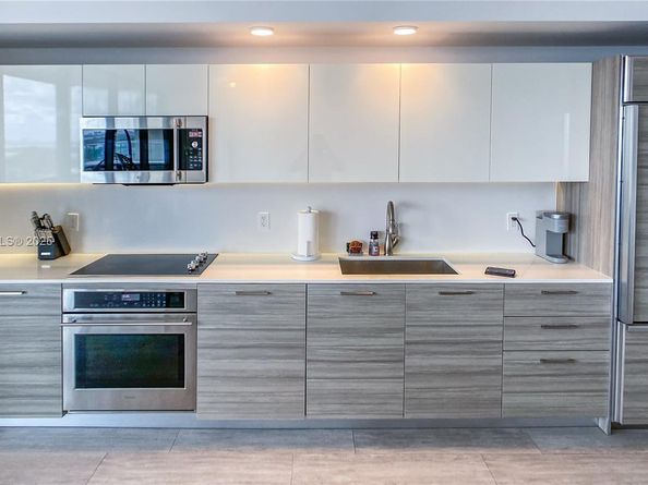 121 NE 34th St 908, Miami FL 33137