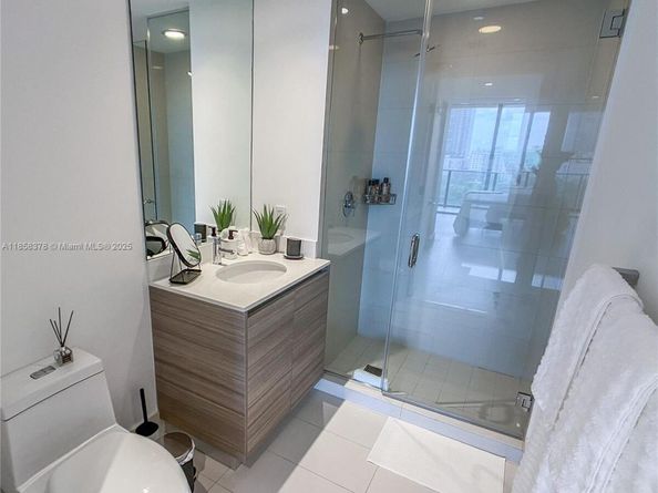 121 NE 34th St 908, Miami FL 33137