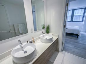 121 NE 34th St 908, Miami FL 33137
