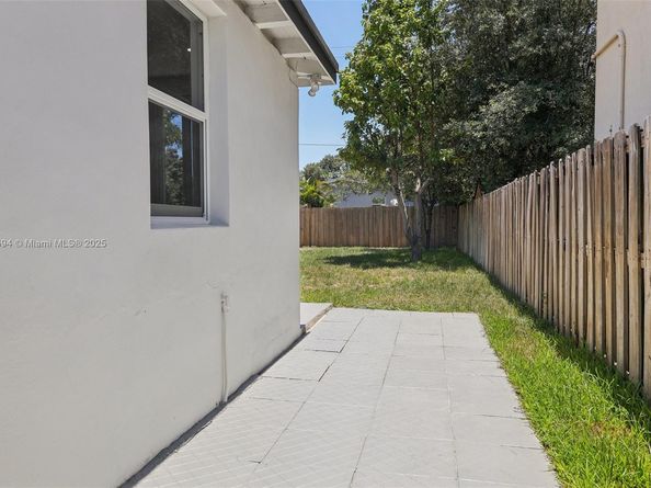 232 SW 22nd St, Fort Lauderdale FL 33315