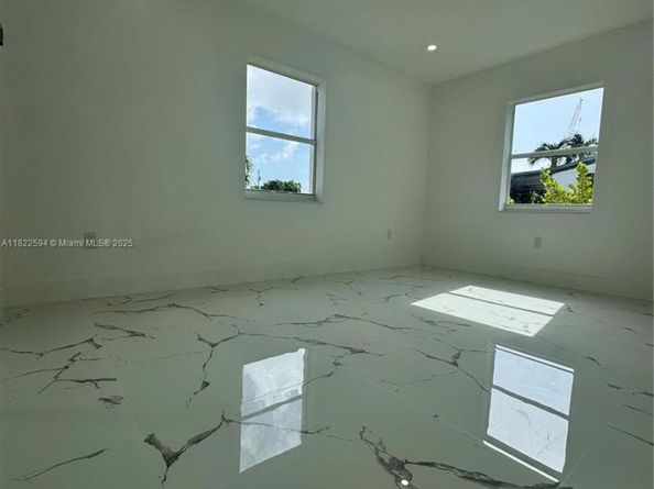 232 SW 22nd St, Fort Lauderdale FL 33315