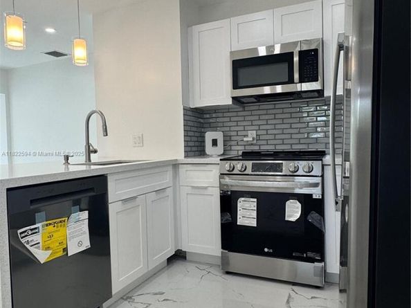 232 SW 22nd St, Fort Lauderdale FL 33315
