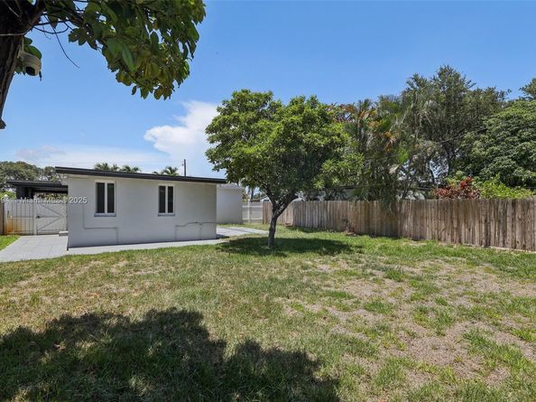 232 SW 22nd St, Fort Lauderdale FL 33315