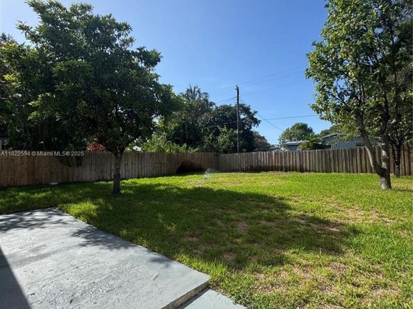 232 SW 22nd St, Fort Lauderdale FL 33315