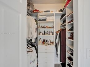 1007 NW 99th Ct, Miami FL 33172