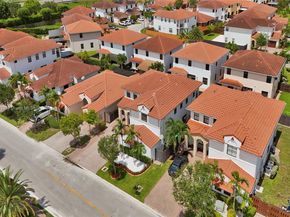1007 NW 99th Ct, Miami FL 33172