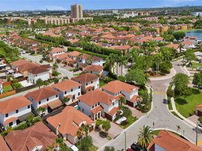 1007 NW 99th Ct, Miami FL 33172