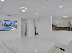 1007 NW 99th Ct, Miami FL 33172
