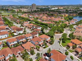 1007 NW 99th Ct, Miami FL 33172