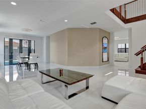 1007 NW 99th Ct, Miami FL 33172