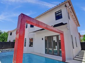 1007 NW 99th Ct, Miami FL 33172