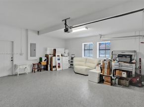 1007 NW 99th Ct, Miami FL 33172