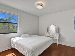 1007 NW 99th Ct, Miami FL 33172