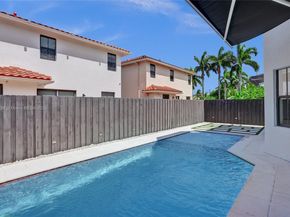 1007 NW 99th Ct, Miami FL 33172