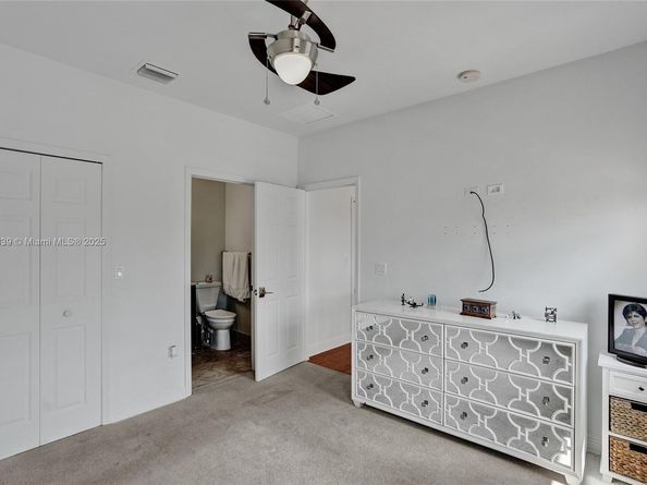 1007 NW 99th Ct, Miami FL 33172
