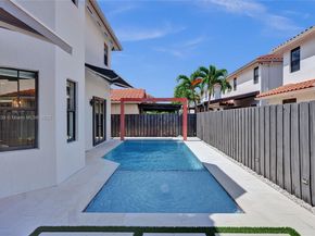 1007 NW 99th Ct, Miami FL 33172