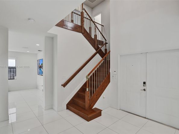 1007 NW 99th Ct, Miami FL 33172