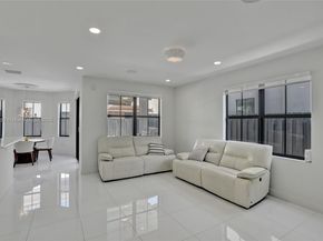 1007 NW 99th Ct, Miami FL 33172