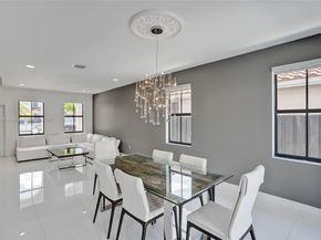 1007 NW 99th Ct, Miami FL 33172