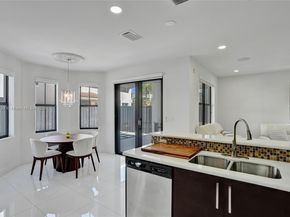 1007 NW 99th Ct, Miami FL 33172