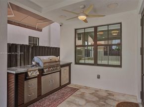 1007 NW 99th Ct, Miami FL 33172