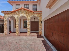 1007 NW 99th Ct, Miami FL 33172