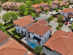 1007 NW 99th Ct, Miami FL 33172