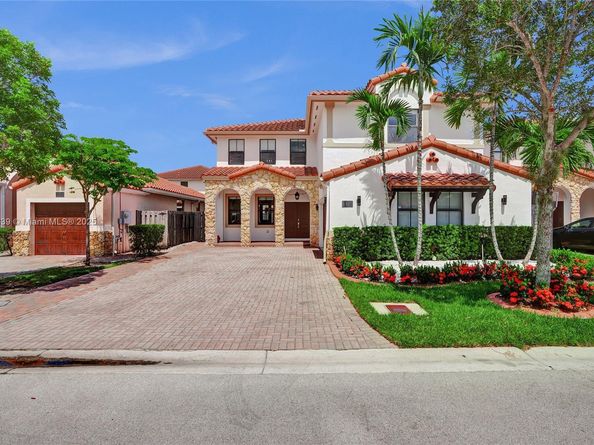 1007 NW 99th Ct, Miami FL 33172