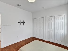 1007 NW 99th Ct, Miami FL 33172