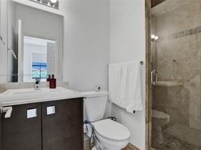 1007 NW 99th Ct, Miami FL 33172