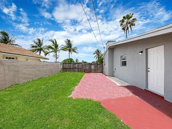 19822 NE 1st Ave, Miami FL 33179