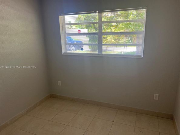19822 NE 1st Ave, Miami FL 33179