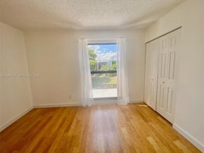 8975 Palm Tree Ln 8975, Pembroke Pines FL 33024
