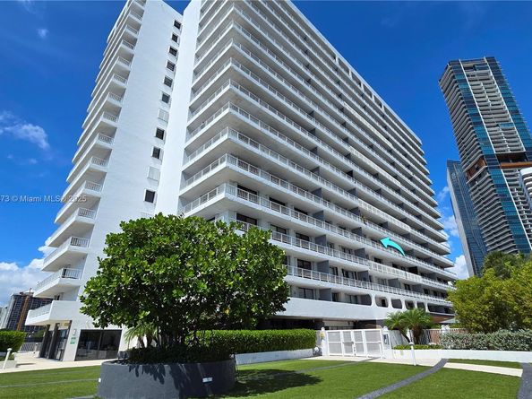200 SE 15th Rd 6F, Miami FL 33129