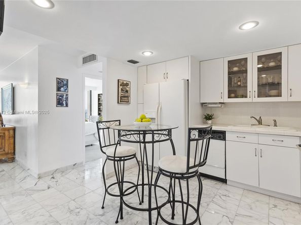 200 SE 15th Rd 6F, Miami FL 33129